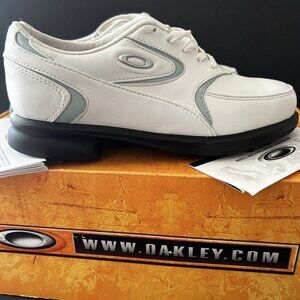 NIB Oakley Daisy Cutter Golf Shoes Leather Sneakers Water Resistant 5 White Blue